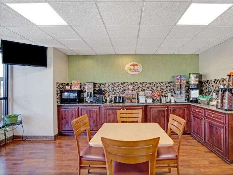 Super 8 By Wyndham Knoxville East Zewnętrze zdjęcie