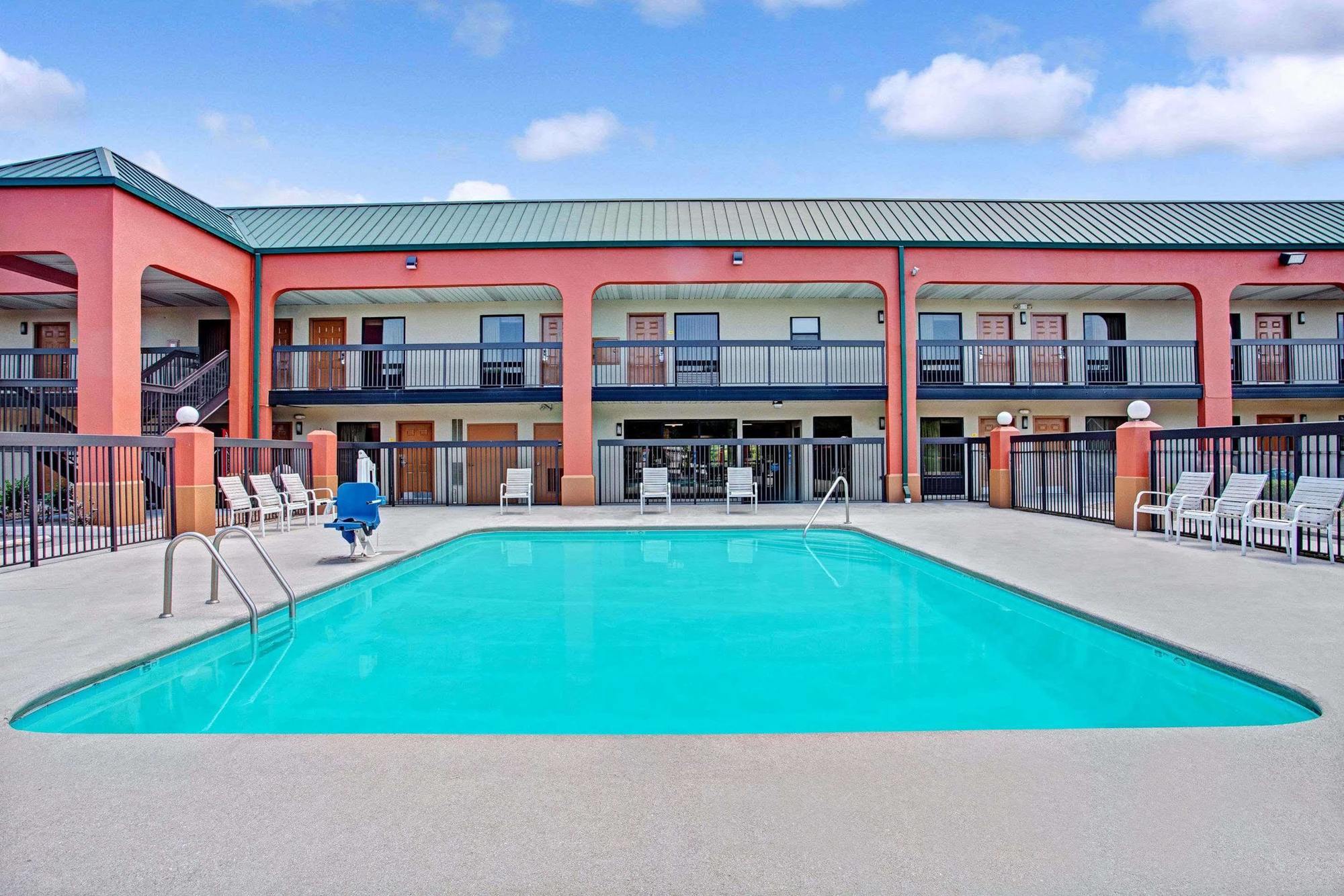 Super 8 By Wyndham Knoxville East Zewnętrze zdjęcie